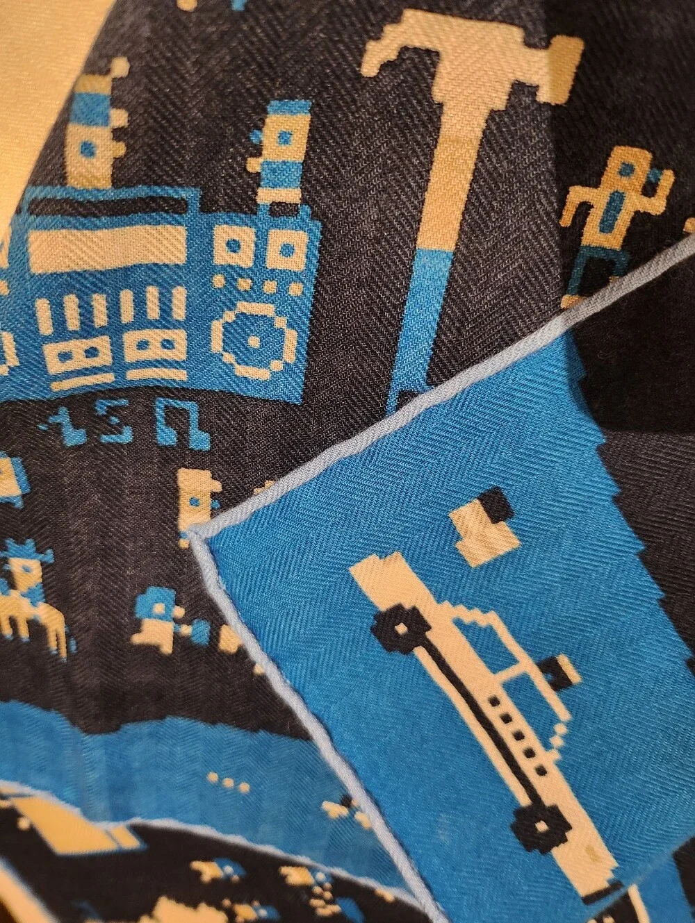 Hermes Madison Party Scarf 100 Cashmere Blend, Minecraft Pattern, Blue NWT